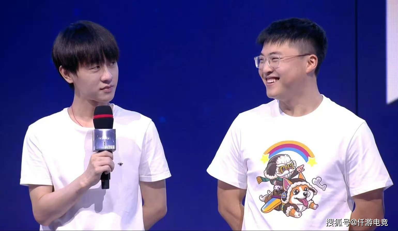 有人问“Faker你最想跟哪位退役选手打比赛”,李哥:UZI