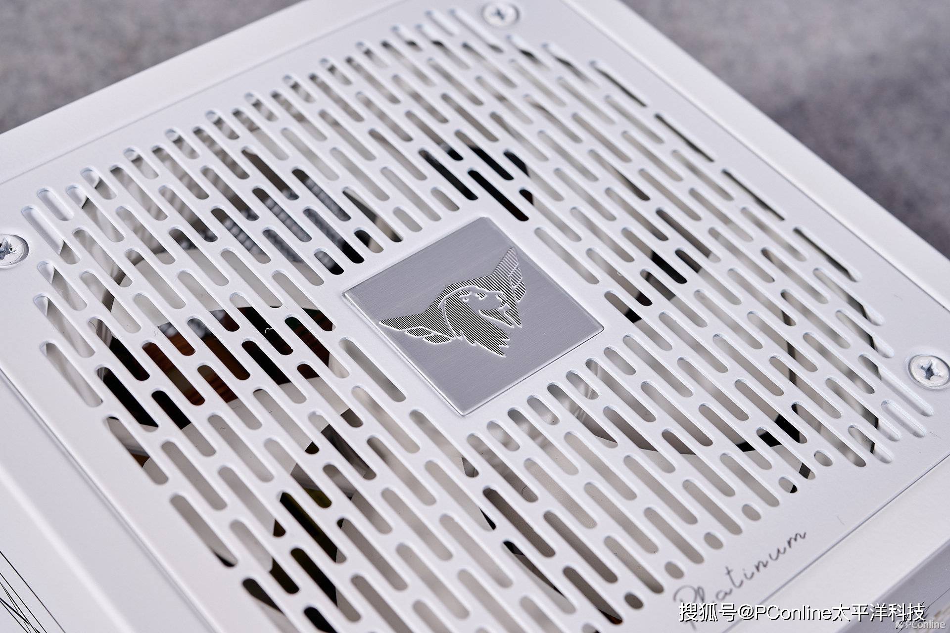 航嘉MVP P1200电源:硬核性能,电竞之魂