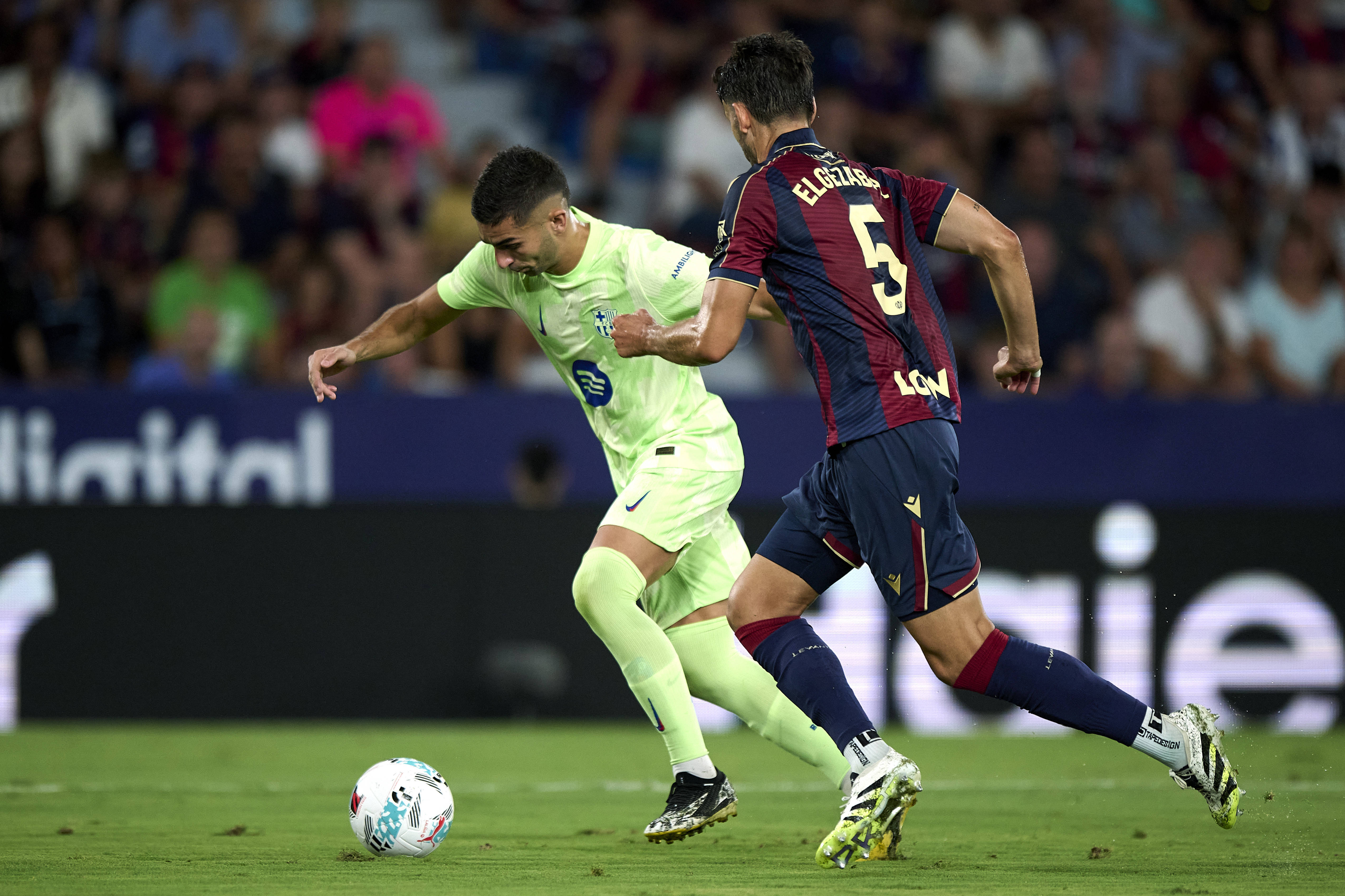 西甲|巴萨让二追三 客场逆转莱万特