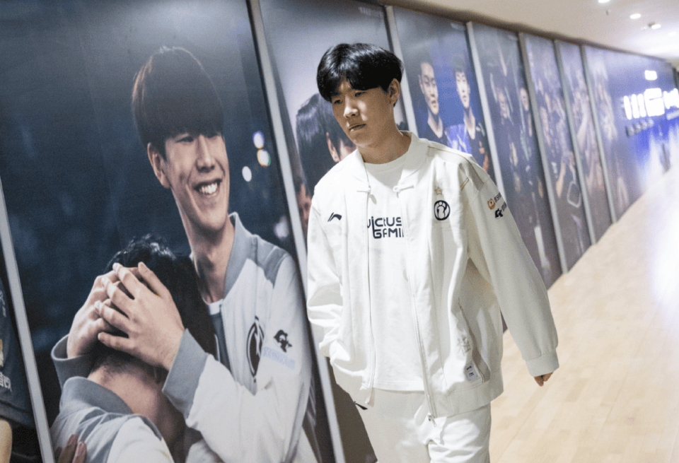 LOL最具人气两支战队,相继被对手横扫,晋级世界赛难度很大!