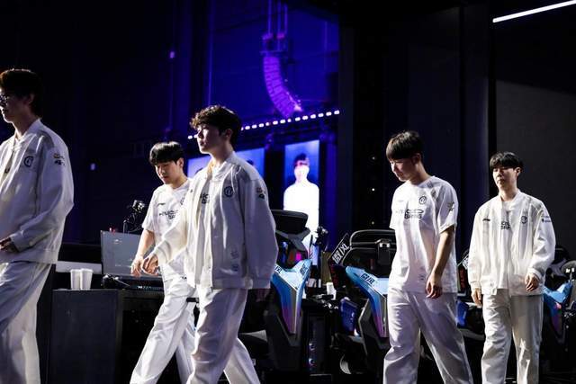 LPL登峰组激战正酣,iG迎战TES忍界大战再启,阿水直面昔日队友!