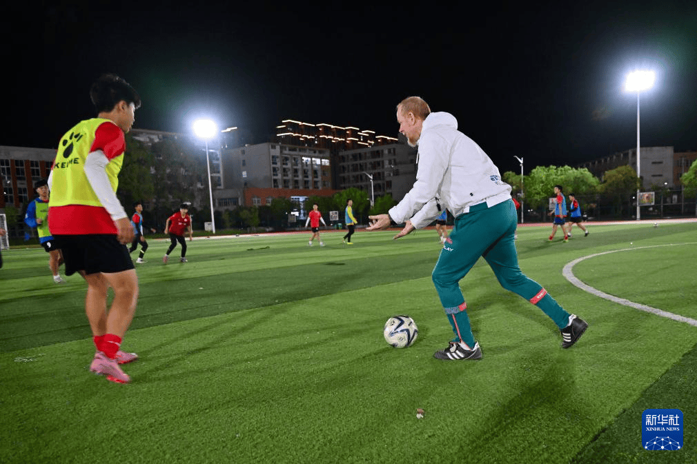 新华社关注|意甲青训教练“扎根”宁德 “执掌”足球教学