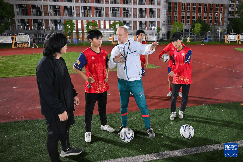 新华社关注|意甲青训教练“扎根”宁德 “执掌”足球教学