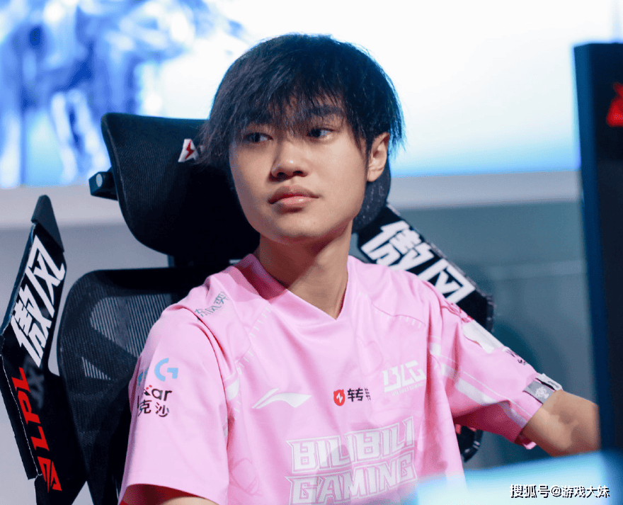 解说米勒说出LPL困境，中单选手出现严重断档，新生代实力都很菜
